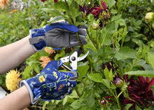 Load image into Gallery viewer, British Meadow Pocket Pruner &amp; Holster
