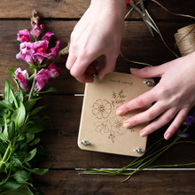 Load image into Gallery viewer, Flower Press &#39;Posy&#39; Mini
